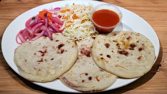 Pupusa With Chicharron (3).