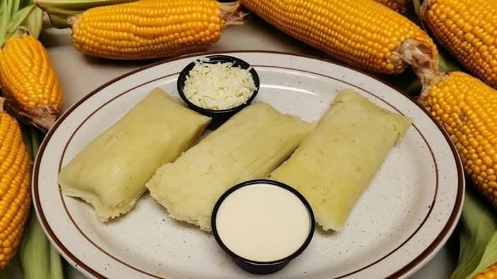 3 Tamalitos De Elote.